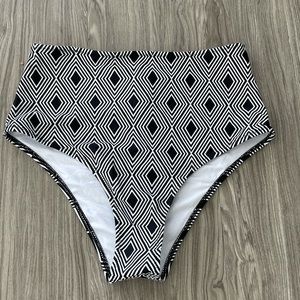 BRAND NEW- high waisted bathing suit bottoms (M)
